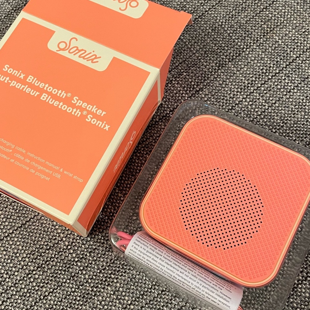 SONIX Brand Bluetooth Speaker BRAND NEW IN BOX NWT
